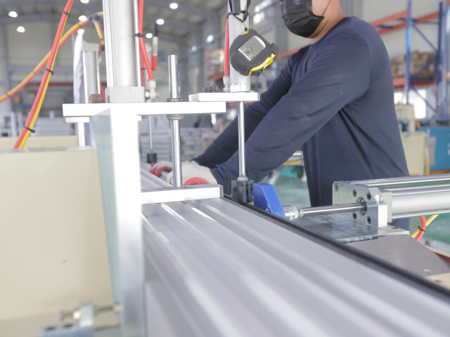 공장 내부전경  절단