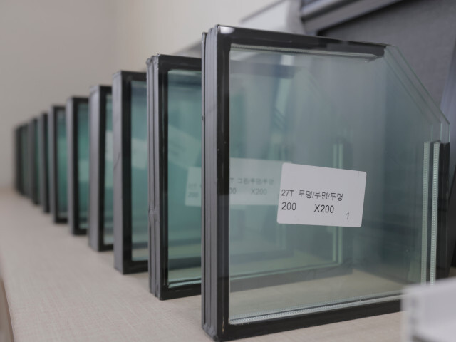 전시장 내부전경-유리2